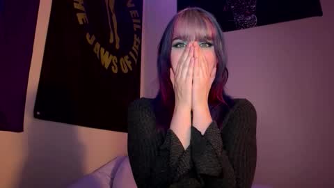 Snapshot of thewildwildwest chatting on 04/05/26, 01:58 West online show from 04/05/26, 01:58