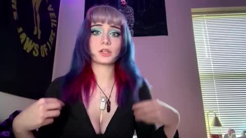 Snapshot of thewildwildwest chatting on 04/06/26, 01:12 West online show from 04/06/26, 01:12