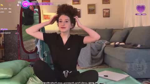 Snapshot of thewillownest chatting on 10/17/25, 05:04 thewillownest online show from 10/17/25, 05:04