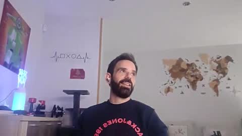 Snapshot of thewitcher69_ chatting on 05/15/26, 09:33 thewitcher69_ online show from 05/15/26, 09:33