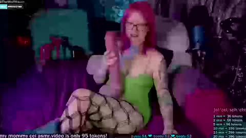 Snapshot of thewolfmaam chatting on 09/10/25, 08:53 Ana Adrenal  online show from 09/10/25, 08:53