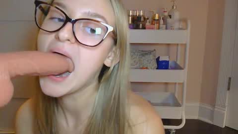 Carmen online show from 12/01/25, 02:49