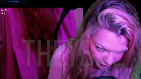 Snapshot of theybae chatting on 01/17/25, 03:22 B A E online show from 01/17/25, 03:22