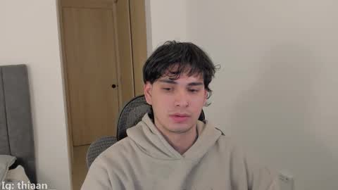 Snapshot of thiaan__ chatting on 11/25/25, 12:21 thiaan__ online show from 11/25/25, 12:21