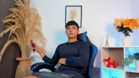 Snapshot of thiago_connor21 chatting on 04/05/26, 08:28 Thiago online show from 04/05/26, 08:28