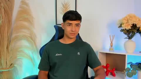 Snapshot of thiago_connor21 chatting on 04/21/26, 11:51 Thiago online show from 04/21/26, 11:51