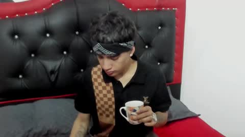 Snapshot of thiago_divine_anki chatting on 10/20/25, 09:15 thiago_divine_anki online show from 10/20/25, 09:15