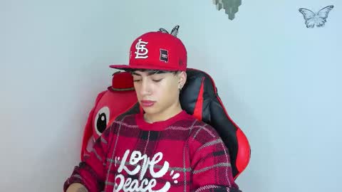 Snapshot of thiago_dv chatting on 12/04/25, 03:10 Thiago online show from 12/04/25, 03:10