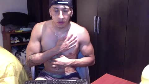 Snapshot of thiago_happy chatting on 02/25/25, 03:31 thiago_happy online show from 02/25/25, 03:31
