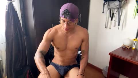 Snapshot of thiago_happy chatting on 05/12/26, 07:00 thiago_happy online show from 05/12/26, 07:00