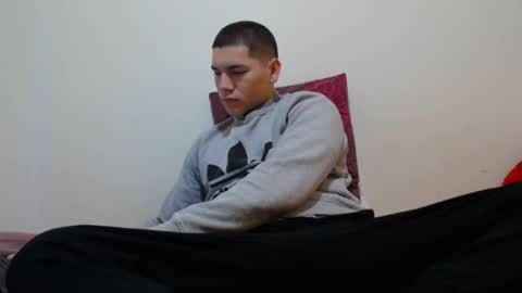 Snapshot of thiago_hot_boy chatting on 12/22/24, 08:27 Thiago independent model online show from 12/22/24, 08:27