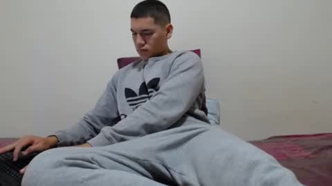 Snapshot of thiago_hot_boy chatting on 12/27/24, 11:06 Thiago independent model online show from 12/27/24, 11:06