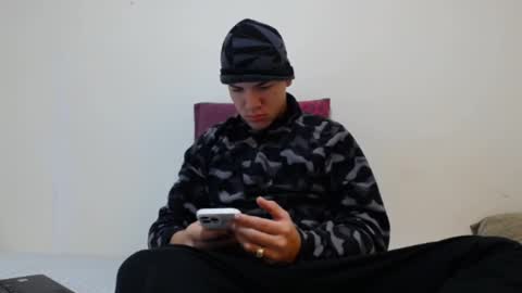 Snapshot of thiago_hot_boy chatting on 01/03/25, 09:25 Thiago independent model online show from 01/03/25, 09:25