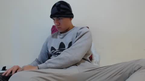 Snapshot of thiago_hot_boy chatting on 01/04/25, 06:30 Thiago independent model online show from 01/04/25, 06:30