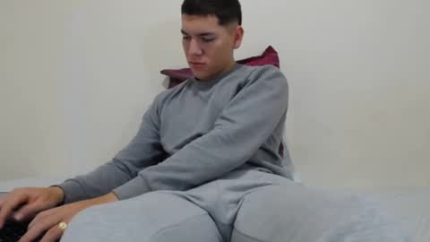 Snapshot of thiago_hot_boy chatting on 01/24/25, 09:49 Thiago independent model online show from 01/24/25, 09:49