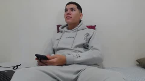 Snapshot of thiago_hot_boy chatting on 01/25/25, 08:42 Thiago independent model online show from 01/25/25, 08:42