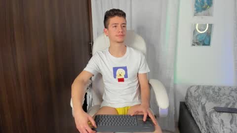 Manuel online show from 10/04/25, 02:53