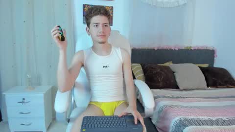 Snapshot of thiago_james69 chatting on 11/24/25, 02:22 Manuel online show from 11/24/25, 02:22