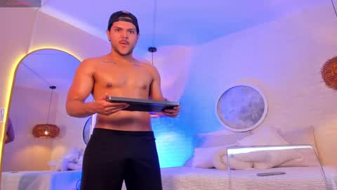 Snapshot of thiago_mercer chatting on 11/10/25, 10:36 Thiago online show from 11/10/25, 10:36