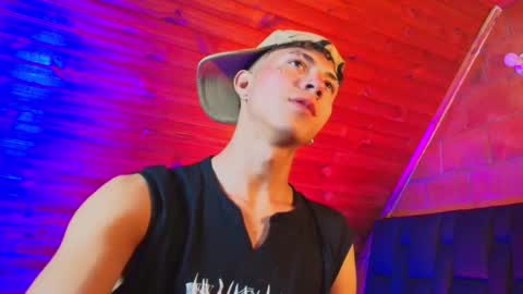 thiago_n_sam online show from 11/21/25, 09:35