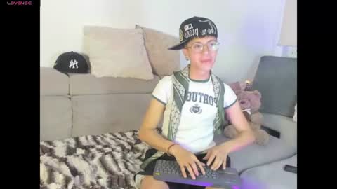 Snapshot of thiago_n_sam chatting on 07/04/26, 06:30 thiago_n_sam online show from 07/04/26, 06:30