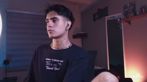 Snapshot of thiago_rockwell chatting on 12/11/24, 04:18 Thiago online show from 12/11/24, 04:18