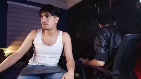 Snapshot of thiago_rockwell chatting on 12/18/25, 03:23 Thiago online show from 12/18/25, 03:23