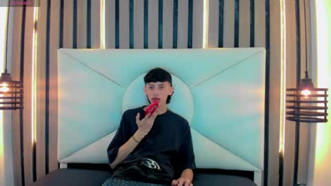 Snapshot of thiago_twink38 chatting on 04/23/26, 04:46 thiago_twink38 online show from 04/23/26, 04:46