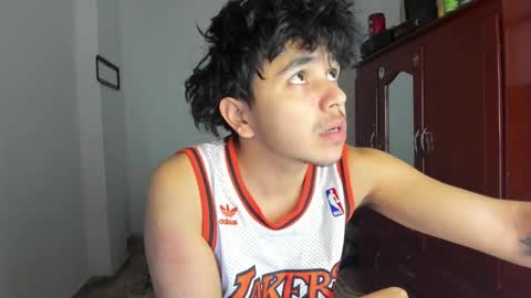 Snapshot of thiago_wc chatting on 10/04/25, 02:15 Thiago online show from 10/04/25, 02:15