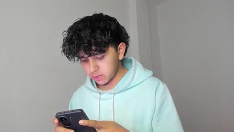 Snapshot of thiago_wc chatting on 11/28/25, 06:32 Thiago online show from 11/28/25, 06:32