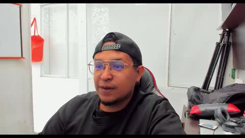 Snapshot of thiagofatwood chatting on 11/16/25, 03:06 thiagofatwood online show from 11/16/25, 03:06