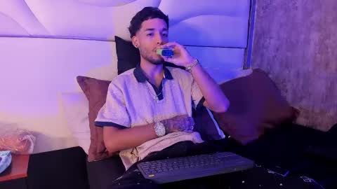 Snapshot of thiagoferreti_ chatting on 05/05/26, 03:25 ThiagoFerreti online show from 05/05/26, 03:25
