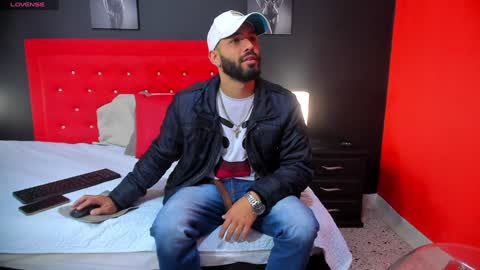 Thia Gomez online show from 01/04/25, 12:38