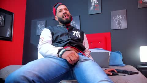 Thia Gomez online show from 01/20/25, 12:28