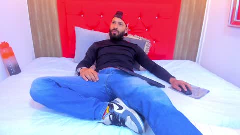 Thia Gomez online show from 01/24/25, 12:31