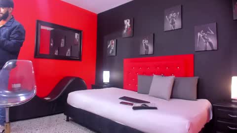 Thia Gomez online show from 11/08/25, 12:49