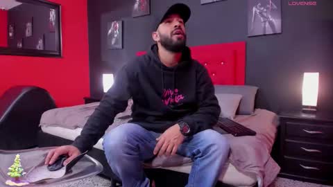 Thia Gomez online show from 12/04/25, 12:36