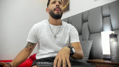 Snapshot of thiagomez17 chatting on 03/16/26, 07:18 Thia Gomez online show from 03/16/26, 07:18