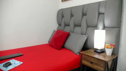 Snapshot of thiagomez17 chatting on 03/18/26, 07:06 Thia Gomez online show from 03/18/26, 07:06