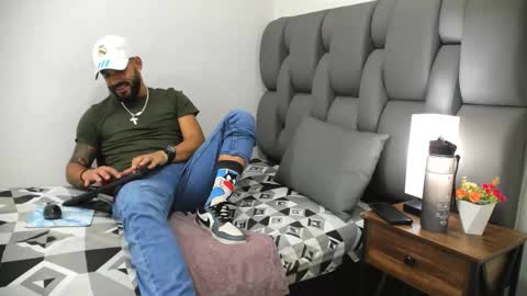 Snapshot of thiagomez17 chatting on 03/19/26, 07:18 Thia Gomez online show from 03/19/26, 07:18