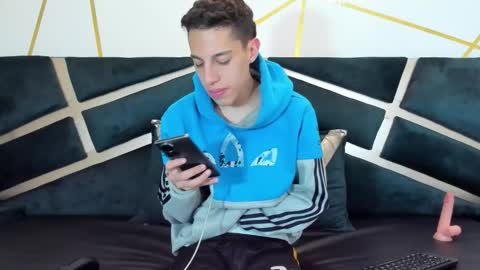 Snapshot of thiagos19 chatting on 03/08/26, 02:10 Thiago online show from 03/08/26, 02:10