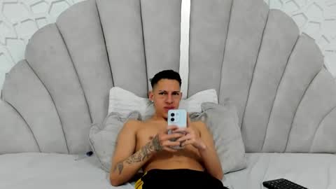 Snapshot of thiagos19 chatting on 03/20/26, 02:33 Thiago online show from 03/20/26, 02:33