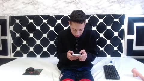 Snapshot of thiagos19 chatting on 04/14/26, 01:44 Thiago online show from 04/14/26, 01:44