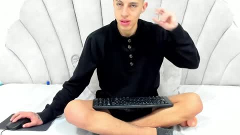 Snapshot of thiagos19 chatting on 04/17/26, 01:47 Thiago online show from 04/17/26, 01:47