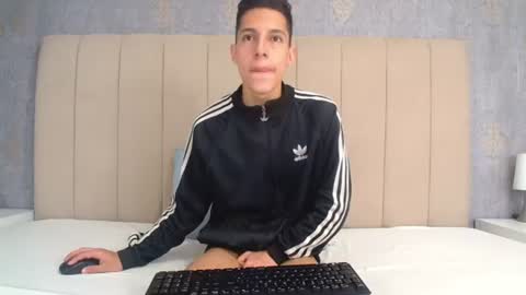 Snapshot of thiagos19 chatting on 06/23/26, 12:58 Thiago online show from 06/23/26, 12:58