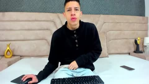 Snapshot of thiagos19 chatting on 07/14/26, 12:22 Thiago online show from 07/14/26, 12:22