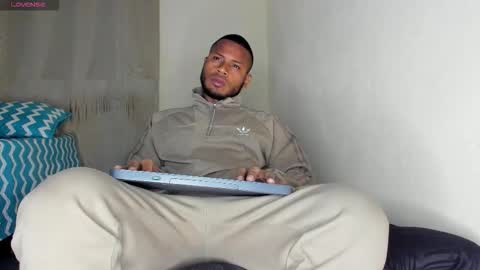 Snapshot of thiagosantos_ chatting on 12/04/25, 12:42 Thiago Instagram online show from 12/04/25, 12:42