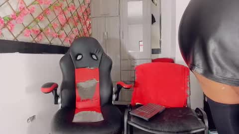 Snapshot of thiara_veky chatting on 05/21/26, 07:43 Thiara online show from 05/21/26, 07:43