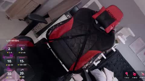 Snapshot of thicc_devie chatting on 02/06/25, 08:34 Call me Devie  online show from 02/06/25, 08:34