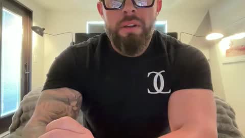 Snapshot of thiccbull12 chatting on 05/20/26, 06:36 thiccbull12 online show from 05/20/26, 06:36